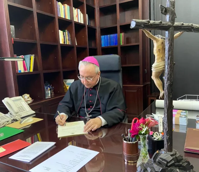 ORACIONES Y ESPERANZA POR NUESTRO PASTOR DIOCESANO
